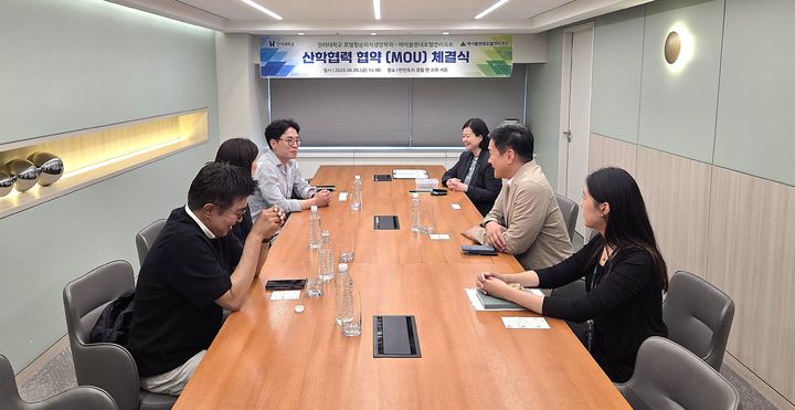 [원주=뉴시스] 한라대학교·에이블현대호텔앤리조트 반얀트리 클럽 앤 스파 서울, 호텔·관광·외식 분야 전문인재 양성과 산학협력 활성화를 위한 업무협약. (사진=한라대학교 제공) 2026.06.17. photo@newsis.com *재판매 및 DB 금지