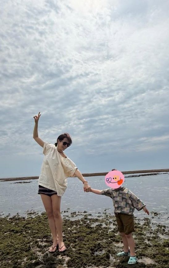 [서울=뉴시스] 배우 손예진이 아들과 함께한 여행 일상을 공개했다. (사진=손예진 인스타그램) 2026.06.17. photo@newsis.com&nbsp; *재판매 및 DB 금지