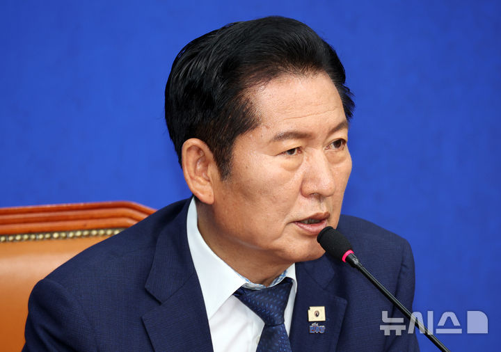 [서울=뉴시스] 최진석 기자 = 정청래 더불어민주당 대표가 17일 여의도 국회에서 열린 최고위원회의에서 발언하고 있다. 2026.06.17. myjs@newsis.com