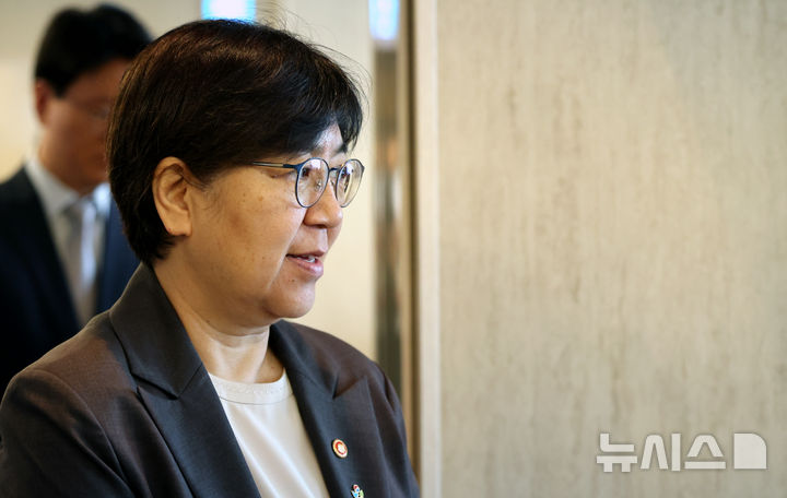 [서울=뉴시스] 박주성 기자 = 정은경 보건복지부 장관이 17일 오전 서울시 중구 프레지던트호텔에서 열린 건강보험 수가 구조 혁신방안 공청회에 참석하고 있다. 2026.06.17. park7691@newsis.com