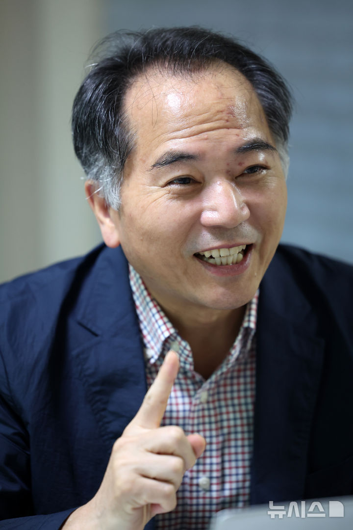 [서울=뉴시스] 박진희 기자 = 최봉근 가톨릭세계복음화ICPE선교회 선교사가 지난 17일 서울 마포구 가톨릭세계복음화ICPE선교회에서 인터뷰 하고 있다. 2026.06.20. pak7130@newsis.com