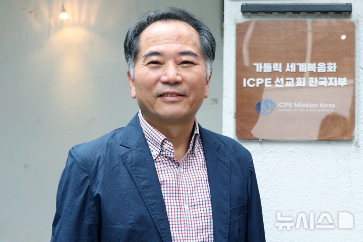 [서울=뉴시스] 박진희 기자 = 최봉근 가톨릭세계복음화ICPE선교회 선교사가 지난 17일 서울 마포구 가톨릭세계복음화ICPE선교회에서 인터뷰 하고 있다. 2026.06.20. pak7130@newsis.com