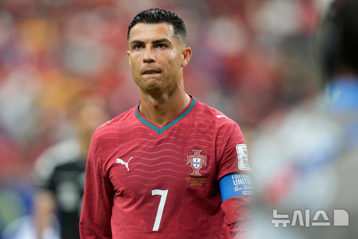 [휴스턴=AP/뉴시스] 2026 국제축구연맹(FIFA) 북중미 월드컵 조별리그 K조 1차전 콩고민주공화국과 경기에 출전한 포르투갈의 크리스티아누 호날두. 2026.06.17.