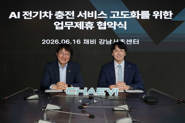 이승호 KT 본부장(왼쪽), 최영훈 채비 대표(오른쪽). (사진=채비) *재판매 및 DB 금지