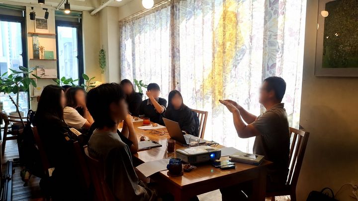 [천안=뉴시스] 천안불당고등학교가 지난 4월부터 오는 연말까지 동네책방과 학교 도서관을 연계한 책쓰기 프로젝트 동아리를 운영하고 있다고 밝혔다. (사진=천안불당고 제공) 2026.06.18 photo@newsis.com *재판매 및 DB 금지