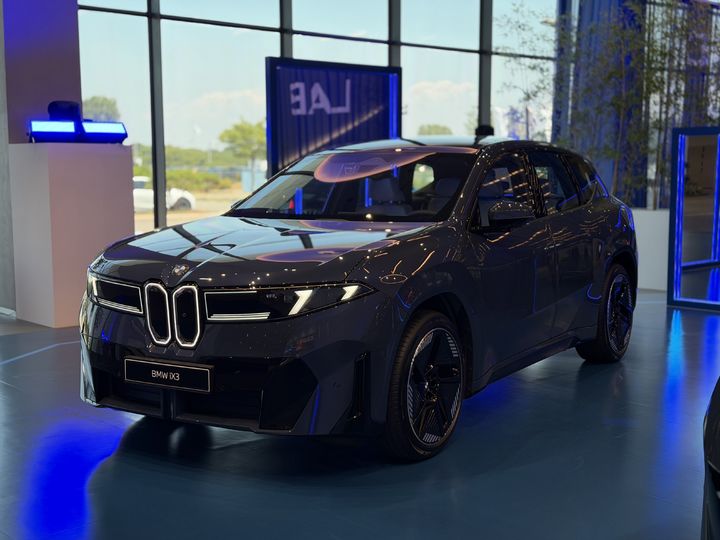 [인천=뉴시스] 김민성 기자 = 인천 중구 BMW 드라이빙센터에 전시된 더 뉴 BMW iX3 외관 모습. 2026.06.18. kms@newsis.com. *재판매 및 DB 금지