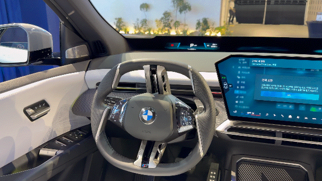 [인천=뉴시스] 김민성 기자 = 인천 중구 BMW 드라이빙센터에 전시된 더 뉴 BMW iX3 실내 모습. 2026.06.18. kms@newsis.com. *재판매 및 DB 금지