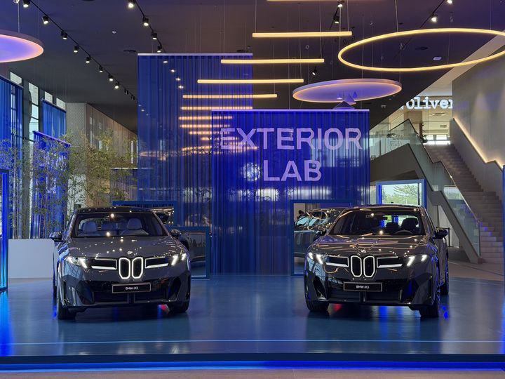 [인천=뉴시스] 김민성 기자 = 인천 중구 BMW 드라이빙센터에 전시된 더 뉴 BMW iX3 외관 모습. 2026.06.18. kms@newsis.com. *재판매 및 DB 금지
