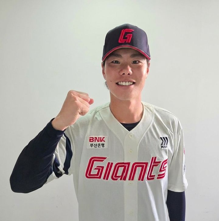 [서울=뉴시스] 프로야구 롯데 자이언츠가 18일 새 아시아쿼터 선수로 이이무라 쇼타를 영입했다. (사진=롯데 자이언츠 제공) 2026.06.18. *재판매 및 DB 금지