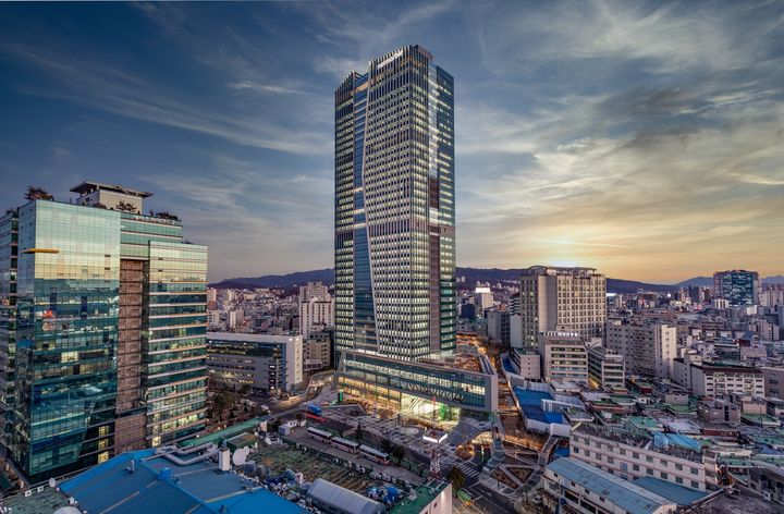 [서울=뉴시스] 구로 지타워 야경 (사진=쿠시먼앤드웨이크필드 제공) 2026. 6. 18. *재판매 및 DB 금지