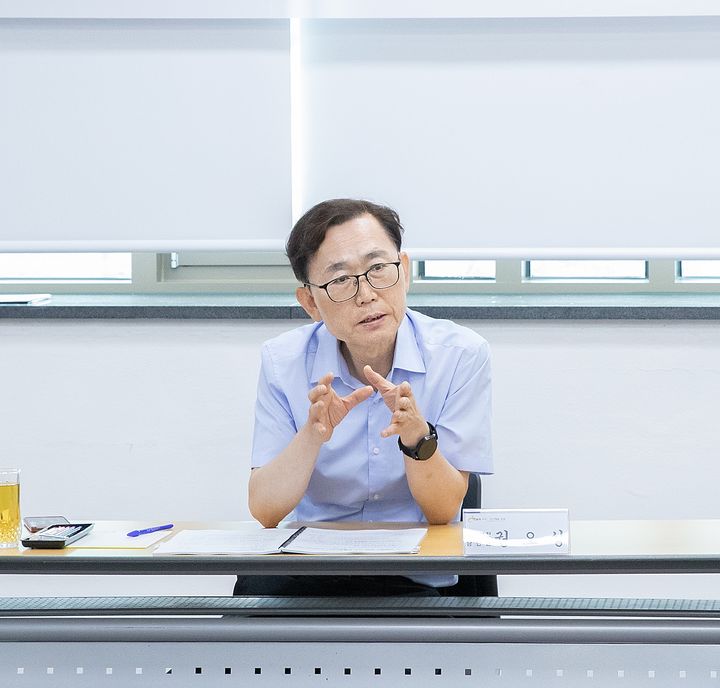 [대구=뉴시스] 권오상 대구 서구청장 당선인이 18일 별도의 인수위원회 구성 없이 구정 현안 점검에 나섰다. (사진=대구 서구 제공) 2026.06.18. photo@newsis.com *재판매 및 DB 금지