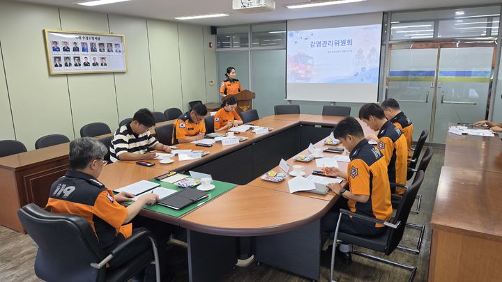 [대구=뉴시스] 대구 수성소방서는 현장 활동 대원의 감염 예방과 건강관리를 위한 올해 상반기 감염관리위원회를 개최했다 (사진=대구 수성소방서 제공) 2026.06.18. photo@newsis.com *재판매 및 DB 금지