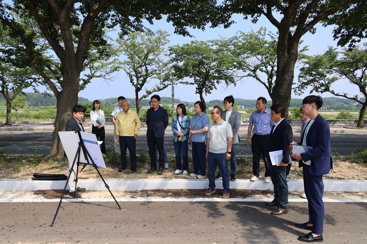 [양양=뉴시스] 양양군수직 인수위원회가 주요 사업장 방문해 현장 점검에 나서고 있다.(사진=양양군 제공)photo@newsis.com *재판매 및 DB 금지