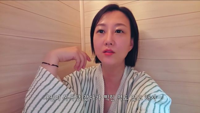 [서울=뉴시스] 가수 장윤정이 18일 유튜브 채널을 통해 자택에 개인 사우나를 설치한 사연을 공개했다.(사진=유튜브 채널 '장공장장윤정' 화면 캡처) 2026.06.18. photo@newsis.com *재판매 및 DB 금지