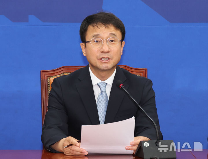 [서울=뉴시스] 최진석 기자 = 한병도 더불어민주당 원내대표가 지난 18일 여의도 국회에서 열린 정책조정회의에서 발언하고 있다. 2026.06.18. myjs@newsis.com