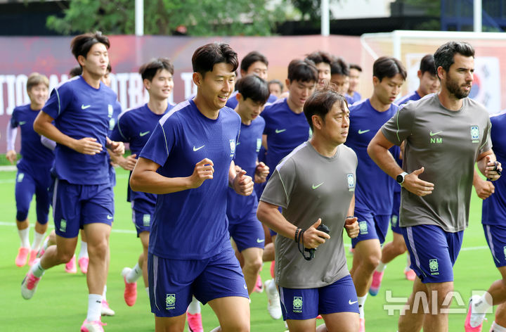 [사포판(멕시코)=뉴시스] 김명년 기자 = 축구 국가대표팀 손흥민 등 선수들이 17일(현지 시간) 멕시코를 상대로한 월드컵 조별리그 2차전을 앞두고 멕시코 과달라하라 인근 사포판에 위치한 베이스캠프 훈련장 치바스 바예 베르데에서 훈련하고 있다. 2026.06.18. kmn@newsis.com