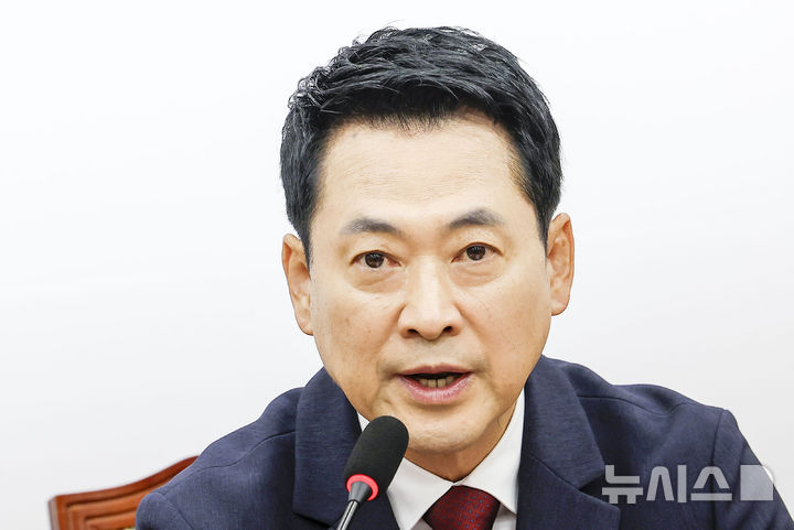 [서울=뉴시스] 정병혁 기자 = 장동혁 국민의힘 대표가 18일 서울 여의도 국회에서 열린 최고위원회의에서 발언하고 있다. 2026.06.18. jhope@newsis.com