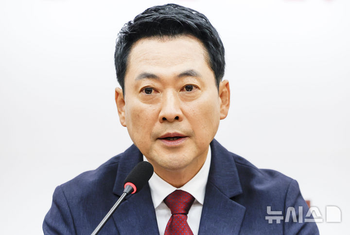 [서울=뉴시스] 정병혁 기자 = 장동혁 국민의힘 대표가 18일 서울 여의도 국회에서 열린 최고위원회의에서 발언하고 있다. 2026.06.18. jhope@newsis.com