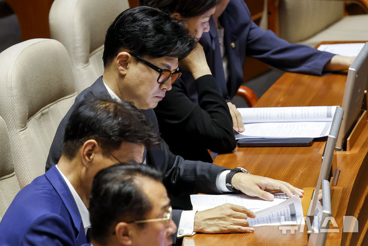 [서울=뉴시스] 정병혁 기자 = 한동훈 무소속 의원이 지난 18일 서울 여의도 국회에서 열린 제436회 국회(임시회) 제3차 본회의에 참석해 있다. 2026.06.18. jhope@newsis.com