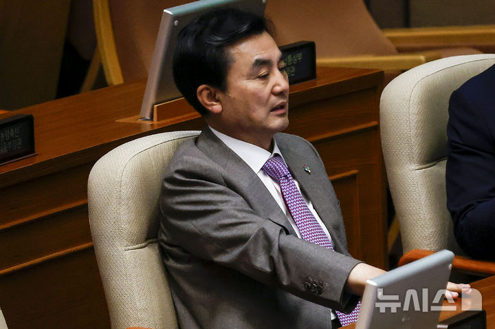 [서울=뉴시스] 정병혁 기자 = 안규백 국방부 장관이 지난 18일 서울 여의도 국회에서 열린 제436회 국회(임시회) 제3차 본회의에 참석해 있다. 2026.06.18. jhope@newsis.com