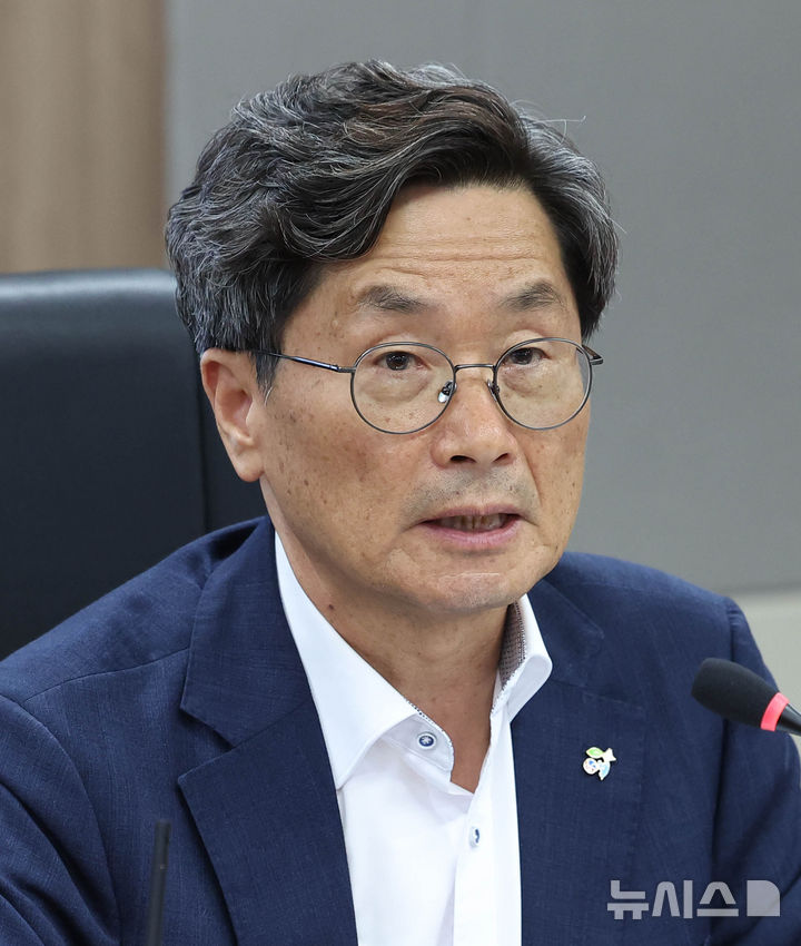[서울=뉴시스] 조수정 기자 = 정일연 국민권익위원회 위원장이 18일 오후 서울 종로구 정부서울청사에서 열린 국민권익위원회와 금융감독원의 금융분야 국민고충 해소 및 권익 개선을 위한 업무협약(MOU) 체결식에서 인사말 하고 있다. 2026.06.18. chocrystal@newsis.com
