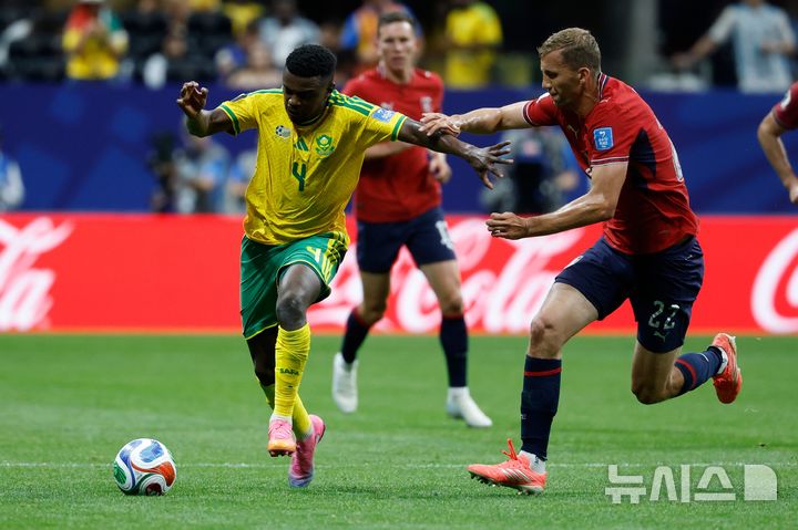[애틀랜타=AP/뉴시스] 2026 국제축구연맹(FIFA) 북중미 월드컵 조별리그 A조 2차전에서 1-1로 비긴 남아프리카공화국과 체코. 2026.06.18.