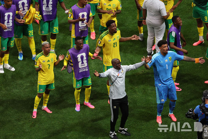 [애틀랜타=AP/뉴시스] 2026 국제축구연맹(FIFA) 북중미 월드컵 조별리그 A조 최종 3차전에서 홍명보 감독이 이끄는 한국 축구대표팀과 맞붙는 남아프리카공화국. 2026.06.18.