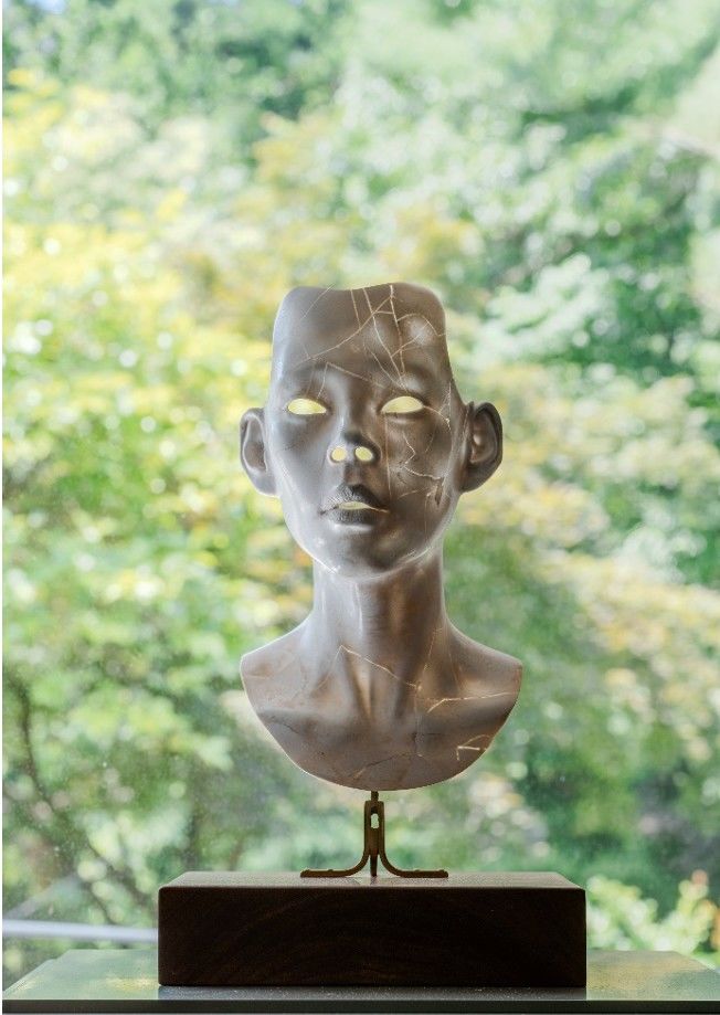 껍질 Skin 2013, 석고, 왁스, 황동, 체리목, Plaster, wax, brass, cherry, 29x17x15cm *재판매 및 DB 금지