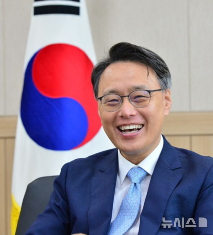 [세종=뉴시스]한국AI·로봇산업협회는 지난 18일 이사회를 개최하고, 협회를 이끌어갈 신임 상근부회장으로 배석태 교수를 선임 의결했다.(사진=한국AI·로봇산업협회 제공)