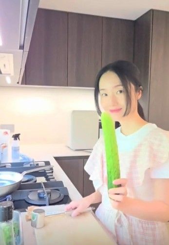 [서울=뉴시스] 최근 배우 이정현이 자신의 SNS에 체중 관리에도 좋고 맛있는 메밀국수 요리 레시피를 공개했다. (사진=이정현 SNS 캡처)