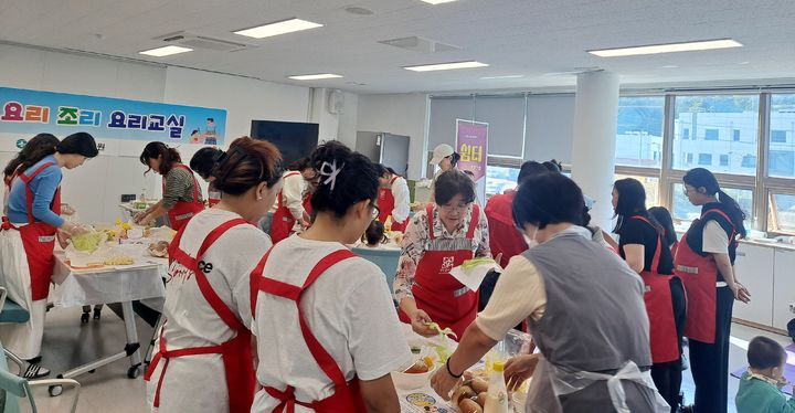 [산청=뉴시스] 산청군 온가족 요리조리 요리교실 (사진=산청군 제공) 2026. 06. 19. photo@newsis.com *재판매 및 DB 금지