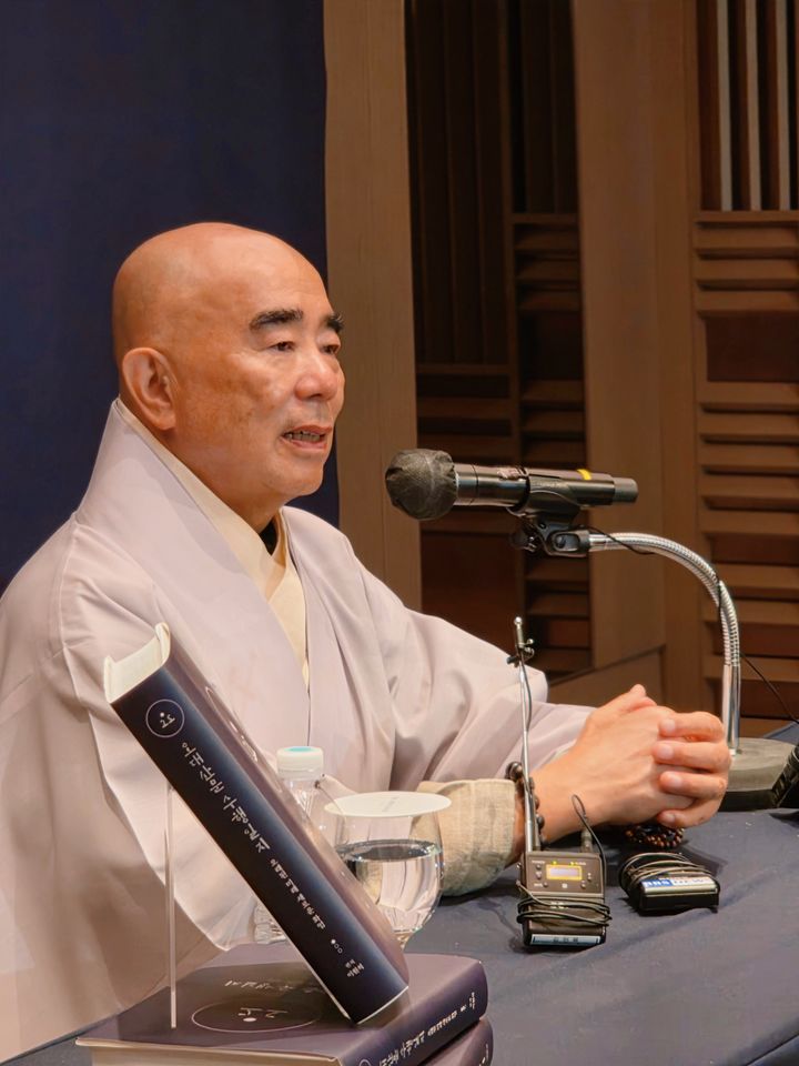 [서울=뉴시스] 19일 오후 서울 앰버서더풀만호텔에서 신간 '퇴우 정념, 시대를 깨우다' 출판 간담회에 참석한&nbsp; 대한불교조계종 제4교구 본사 월정사 주지 정념스님 . (사진=민족사 제공) 2026.06.19. photo@newsis.com *재판매 및 DB 금지