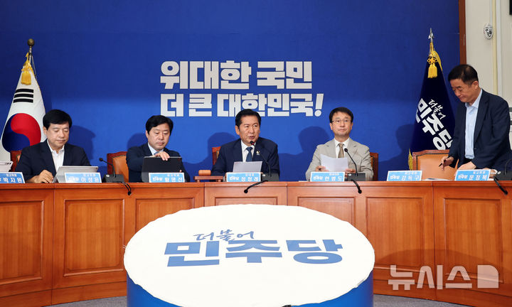 [서울=뉴시스] 최진석 기자 = 정청래 더불어민주당 대표가 19일 여의도 국회에서 열린 최고위원회의에서 발언하고 있다. 2026.06.19. myjs@newsis.com