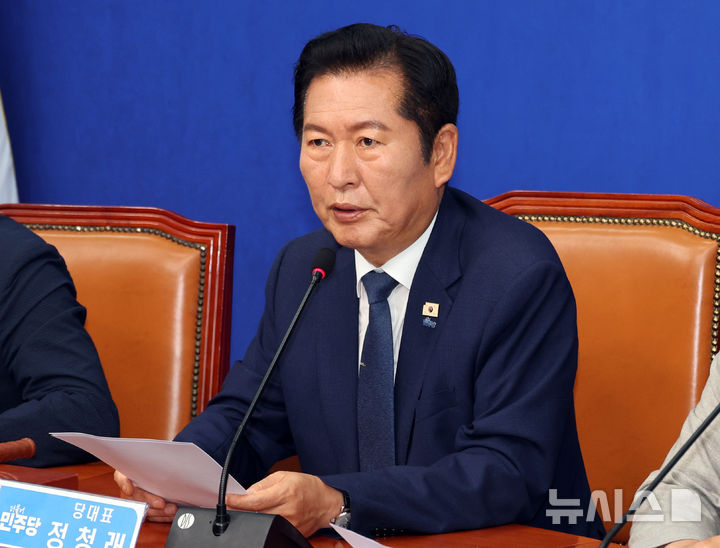 [서울=뉴시스] 최진석 기자 = 정청래 더불어민주당 대표가 19일 여의도 국회에서 열린 최고위원회의에서 발언하고 있다. 2026.06.19. myjs@newsis.com