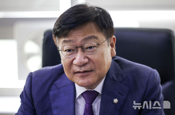 [서울=뉴시스] 정병혁 기자 = 정점식 국민의힘 원내대표가 19일 서울 영등포구 한국노총에서 열린 국민의힘-한국노총 간담회에서 인사말읗 하고 있다. 2026.06.19. jhope@newsis.com