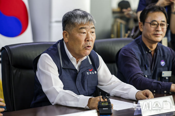 [서울=뉴시스] 정병혁 기자 = 김동명 한국노총 위원장이 지난달 19일 서울 영등포구 한국노총에서 열린 국민의힘-한국노총 간담회에서 인사말을 하고 있다. 2026.06.19. jhope@newsis.com