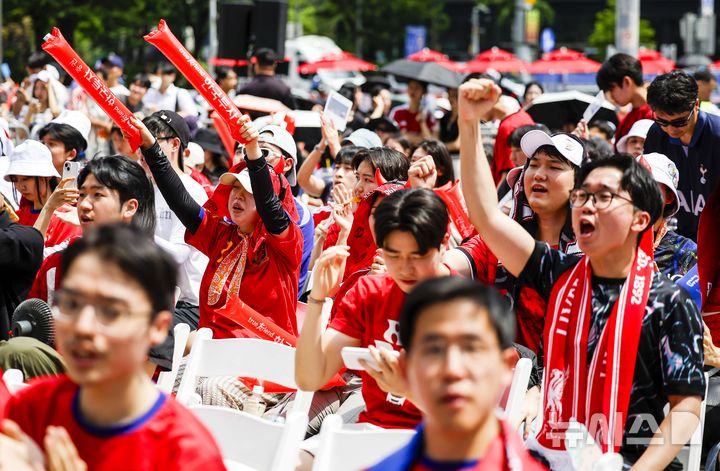 [서울=뉴시스] 정병혁 기자 = 스포츠를 즐기는 연인을 바라보는 미혼 남녀의 생각이 대체로 긍정적이라는 설문조사 결과가 나왔다. 2026.06.19. jhope@newsis.com