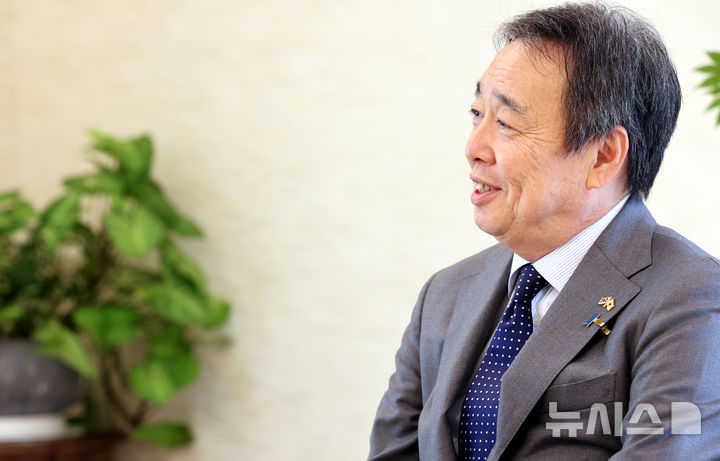 [서울=뉴시스] 박주성 기자 = 미즈시마 고이치 주한일본대사가 19일 서울 성북구 주한일보대사 관저에서 뉴시스와 인터뷰를 하고 있다. 2026.06.19. park7691@newsis.com