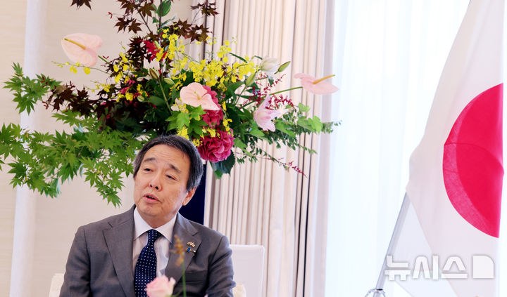 [서울=뉴시스] 박주성 기자 = 미즈시마 고이치 주한일본대사가 19일 서울 성북구 주한일보대사 관저에서 뉴시스와 인터뷰를 하고 있다. 2026.06.19. park7691@newsis.com