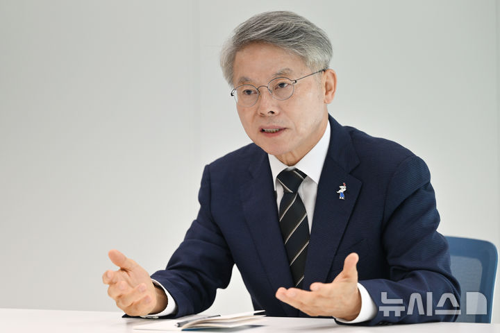 [광주=뉴시스] 이영주 기자 = 민형배 전남광주통합특별시장 당선인이 19일 오전 광주 북구 창조경제혁신센터에서 뉴시스와 인터뷰하고 있다. 2026.06.19. leeyj2578@newsis.com