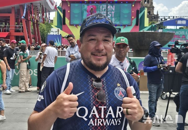 [과달라하라(멕시코)=뉴시스] 하근수 기자= 2026 국제축구연맹(FIFA) 북중미 월드컵 과달라하라 팬 페스티벌에서 만난 리카르도. 2026.06.20. hatriker22@newsis.com 