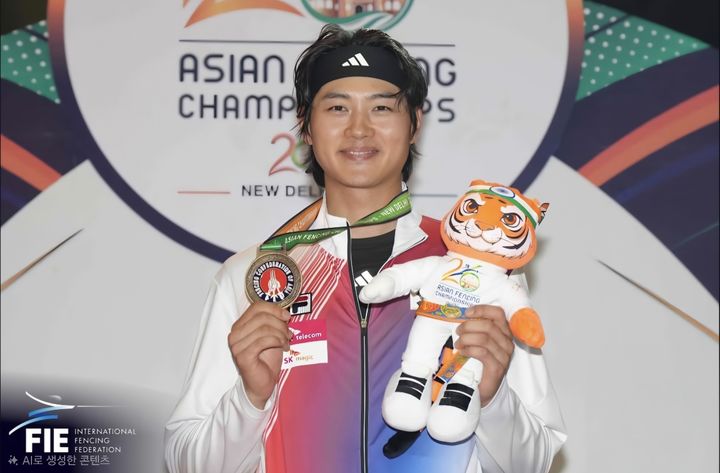 [서울=뉴시스] 2026 아시아선수권대회 남자 사브르 개인전에서 우승한 오상욱. (사진=국제펜싱연맹 SNS 캡처) 2026.06.20. *재판매 및 DB 금지