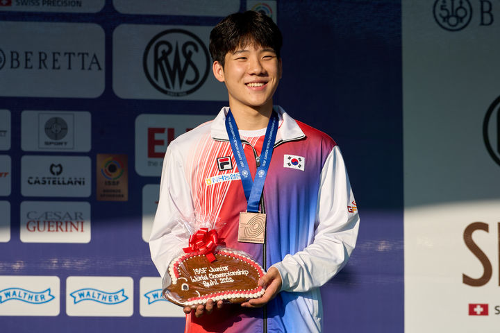 2026 국제사격연맹(ISSF) 주니어세계사격선수권대회에 남자 25m 속사권총 개인 결선에서 동메달을 따낸 이유환. (사진=국제사격연맹) 2026.06.20. *재판매 및 DB 금지