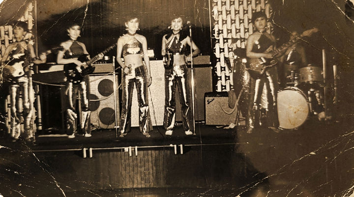 [서울=뉴시스] 1971년 5인조 여성그룹 서울시스터즈 모습. 가운데가 옥희. (사진 = 박성서 음악 평론가 제공) 2026.06.20. photo@newsis.com *재판매 및 DB 금지