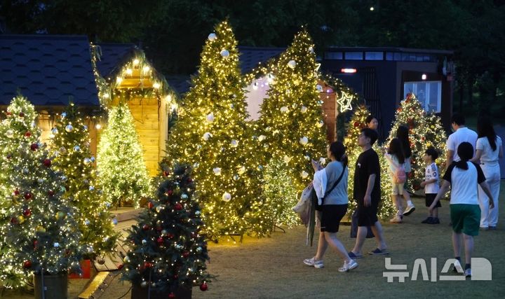[포항=뉴시스] = '2026년 힐링필링 포항 철길 숲 야행' 트리 마을. (사진=포항시 제공) 2026.06.21. photo@newsis.com