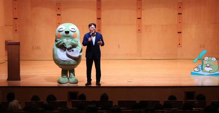 [대구=뉴시스] 대구시 수성구는 수성아트피아 소극장에서 전문가 릴레이 강연 프로그램 '2026 행복 수성 아카데미' 첫 강연을 개최했다. (사진 = 대구시 수성구 제공) 2026.06.21. photo@newsis.com *재판매 및 DB 금지