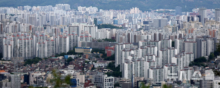[서울=뉴시스] 김선웅 기자 = 사진은 지난 21일 서울 도심 아파트 단지의 모습. 2026.06.21. mangusta@newsis.com
