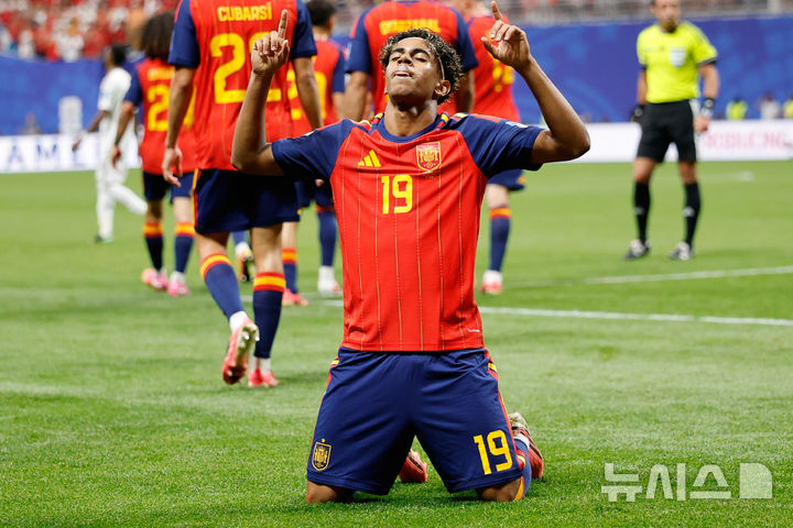 [애틀랜타=AP/뉴시스] 2026 국제축구연맹(FIFA) 북중미 월드컵 조별리그 H조 2차전 사우디아라비아와 경기에서 선제골을 기록한 스페인의 라민 야말. 2026.06.21.