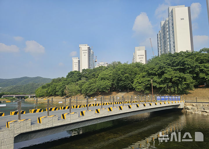 [성남=뉴시스] 경기 성남시 탄천 구미 보도교. (사진=성남시 제공) 2026.06.22.photo@newsis.com 