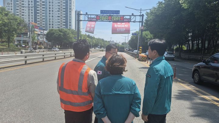 인천 연수구가 실시한 지하차도 진입 차단 훈련. (사진=연수구 제공) 2026.06.22. photo@newsis.com *재판매 및 DB 금지